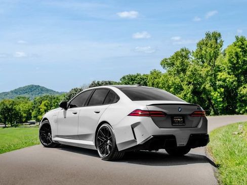 Used 2025 BMW M5 w/ Carbon Package AWD/4WD image 9