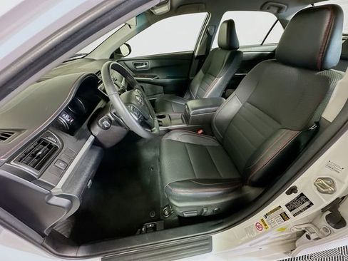 Used 2017 Toyota Camry SE FWD image 12