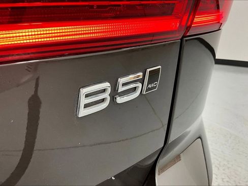 Used 2022 Volvo XC60 B5 Momentum w/ Advanced Package image 40