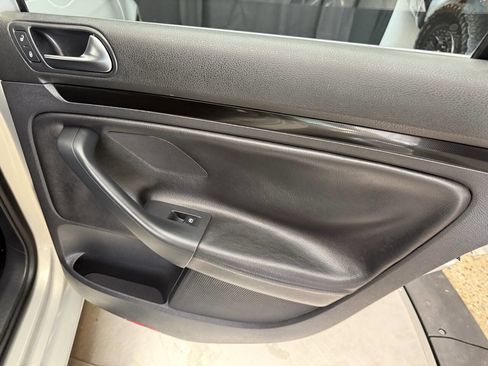 Used 2011 Volkswagen Jetta SE image 23