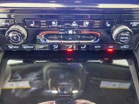 New 2025 Jeep Grand Cherokee Limited w/ Luxury Tech Group II image 23