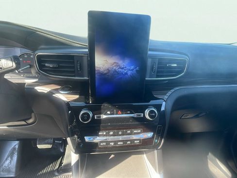 Used 2023 Ford Explorer Limited w/ Limited Technology Package image 13