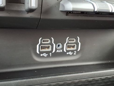 Used 2022 RAM 1500 Laramie AWD/4WD image 19