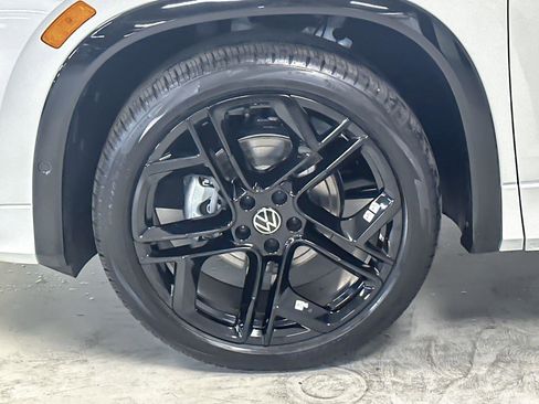 New 2026 Volkswagen Tiguan SE R-Line image 24
