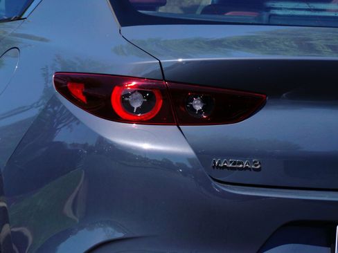 Used 2022 MAZDA MAZDA3 s FWD image 18