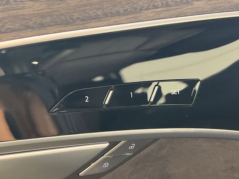 Used 2024 Audi A8 L 3.0T image 33