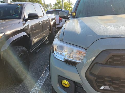 Used 2022 Toyota Tacoma SR5 w/ Trail Edition image 6