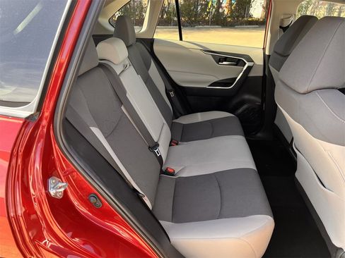 Used 2025 Toyota RAV4 XLE image 28