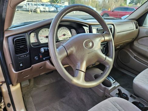 Used 2004 Toyota Tacoma PreRunner image 16