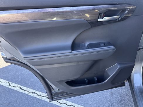 New 2026 Toyota Highlander Limited image 27