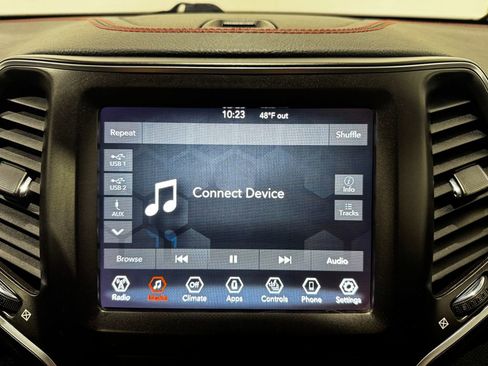 Used 2022 Jeep Cherokee Trailhawk w/ Comfort/Convenience Group AWD/4WD image 11