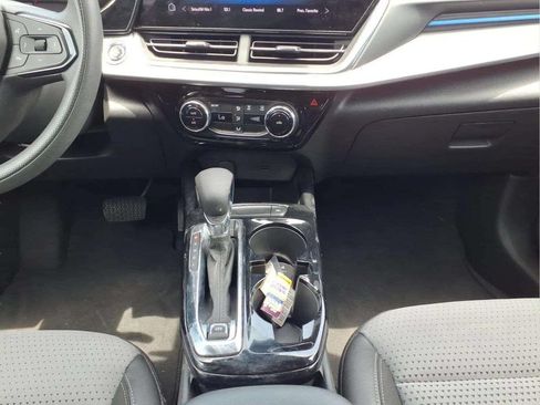 Used 2025 Chevrolet Trax LT FWD image 10