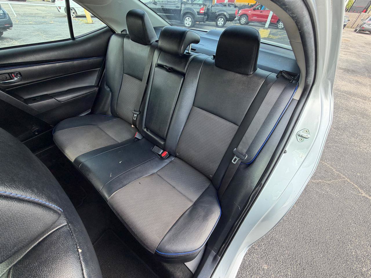 Used 2018 Toyota Corolla SE FWD image 12