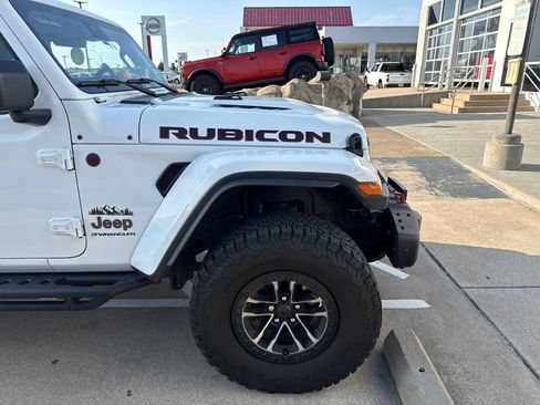 Used 2025 Jeep Wrangler Unlimited Rubicon AWD/4WD image 4