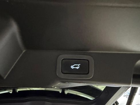 Used 2018 Land Rover Range Rover Sport HSE image 20