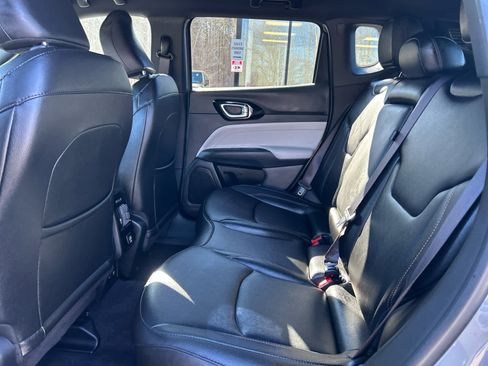 Used 2024 Jeep Compass Limited image 31
