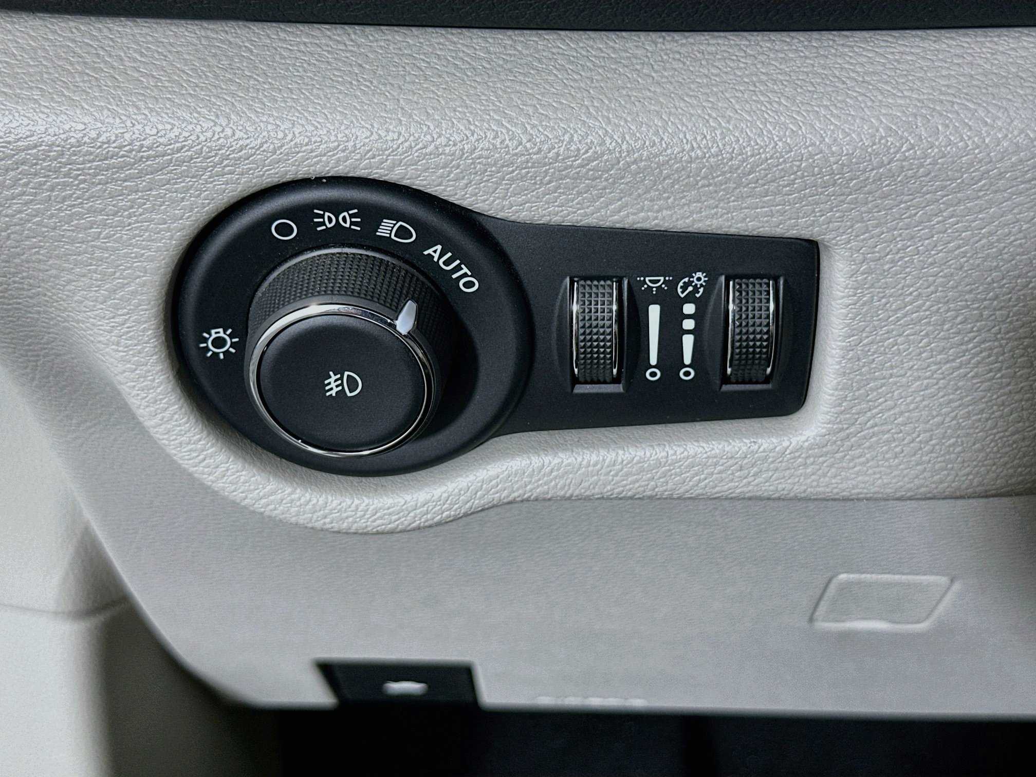 Used 2024 Chrysler Pacifica Touring-L FWD image 17