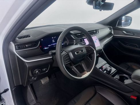 Used 2024 Jeep Grand Cherokee L Limited w/ Luxury Tech Group II image 9