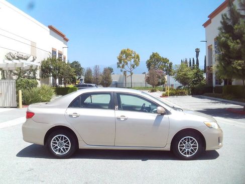 Used 2011 Toyota Corolla LE FWD image 7