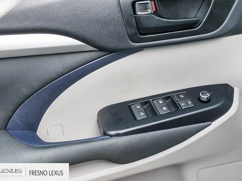 Used 2019 Toyota Highlander LE image 23