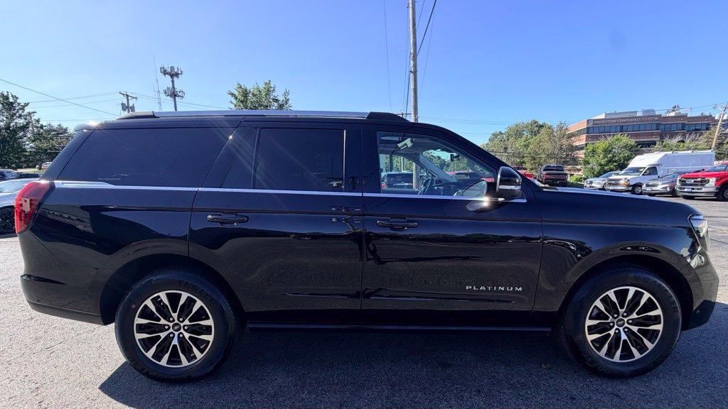 Used 2025 Ford Expedition Platinum AWD/4WD image 9