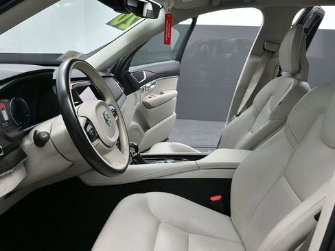 Used 2020 Volvo XC90 T6 Momentum w/ Protection Package image 17