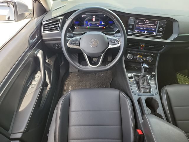 Used 2023 Volkswagen Jetta SE w/ Black Wheel Package FWD image 13