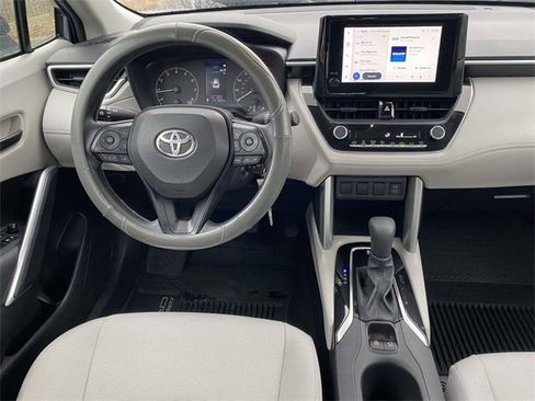 Used 2023 Toyota Corolla Cross L image 9
