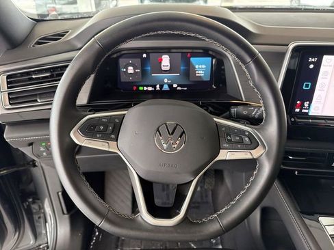 Used 2025 Volkswagen Atlas Cross Sport SE image 28