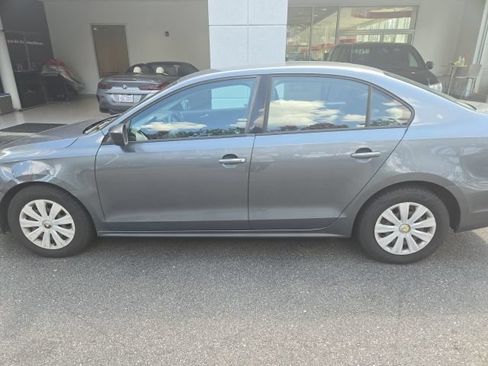 Used 2013 Volkswagen Jetta S FWD image 2