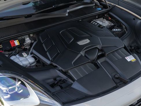 Used 2022 Porsche Cayenne Coupe image 31