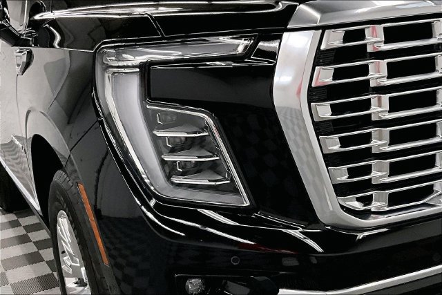 Used 2026 GMC Yukon Denali w/ Sun & Power Step Package AWD/4WD image 36