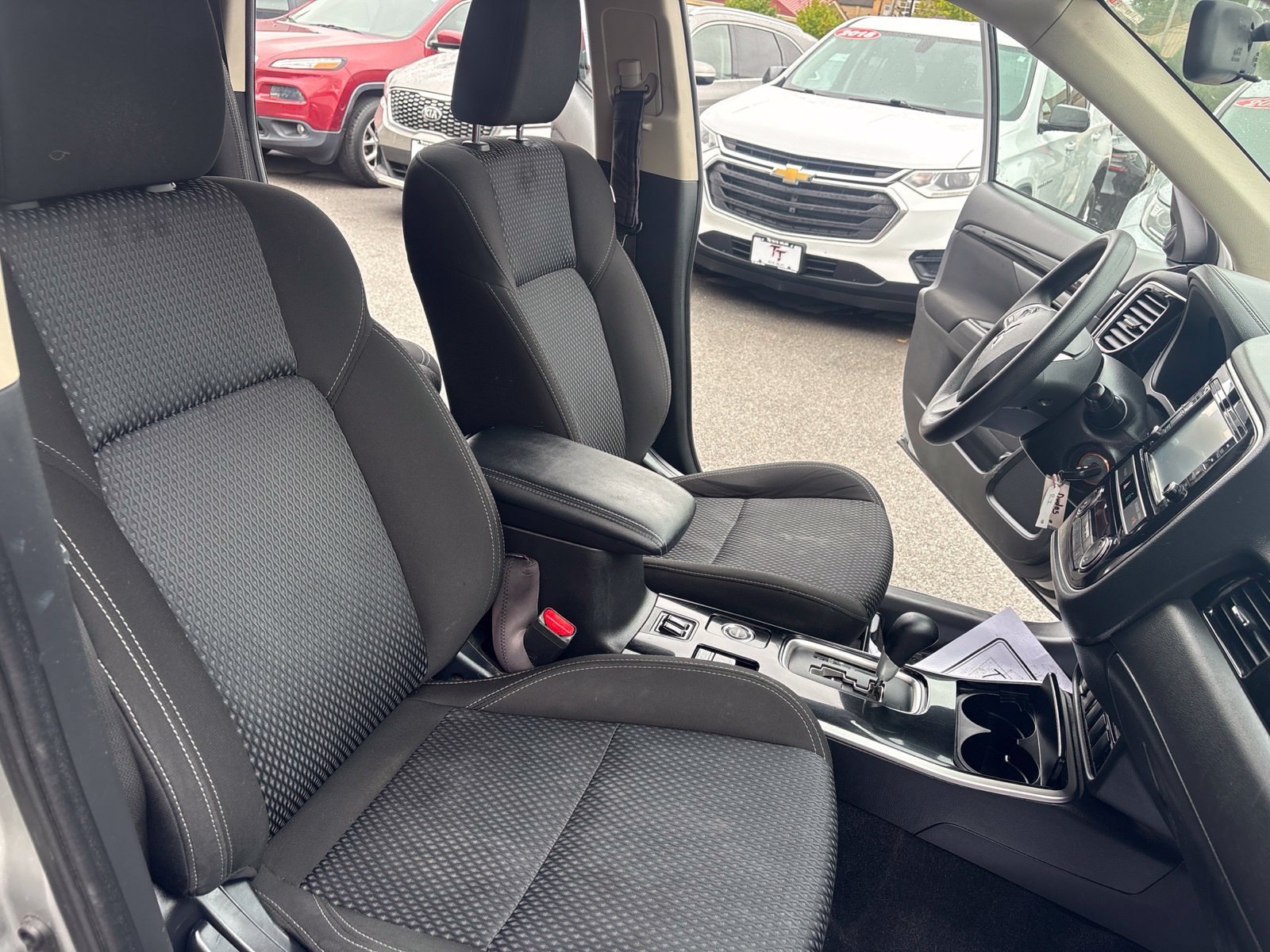 Used 2019 Mitsubishi Outlander AWD image 18