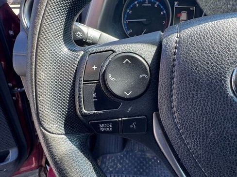 Used 2018 Toyota RAV4 LE FWD image 17
