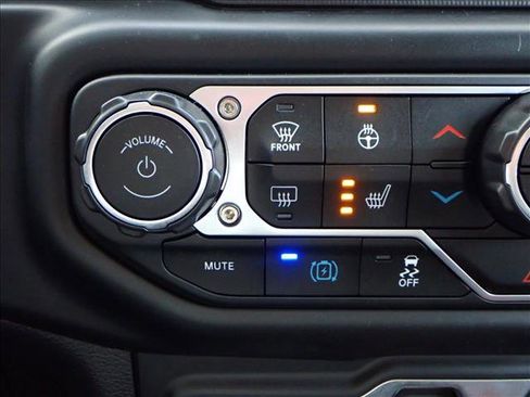 Used 2023 Jeep Wrangler Unlimited w/ Cold Weather Group image 17