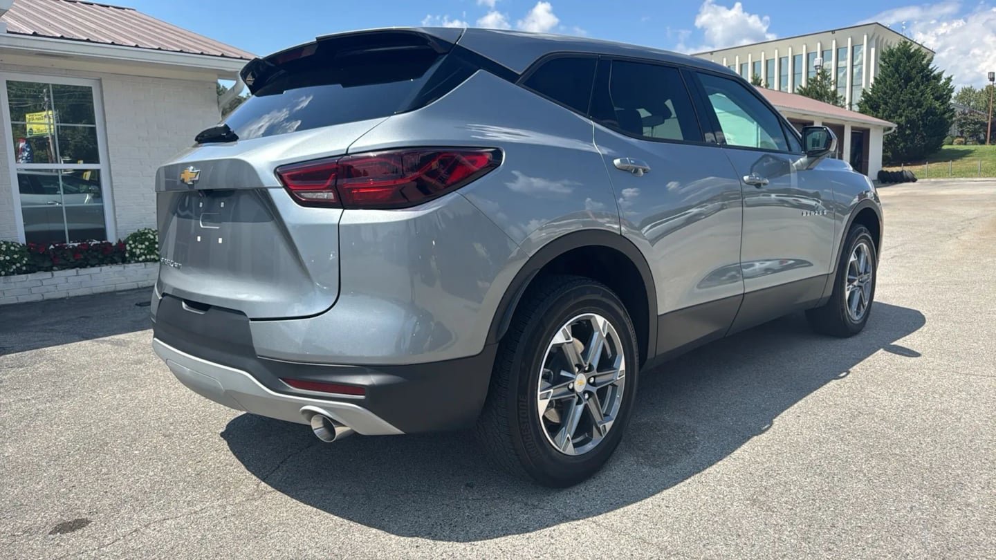 Used 2024 Chevrolet Blazer LT AWD/4WD image 5