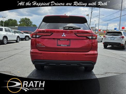 Used 2024 Mitsubishi Outlander ES image 7