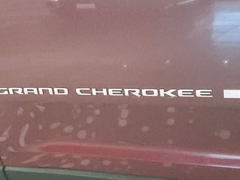 Used 2025 Jeep Grand Cherokee L Laredo RWD image 8