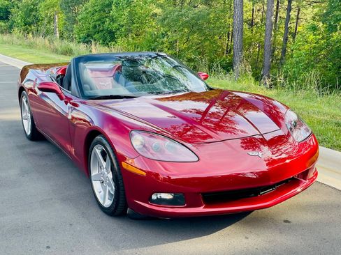 Used 2006 Chevrolet Corvette Convertible w/ Preferred Equipment Group RWD image 12