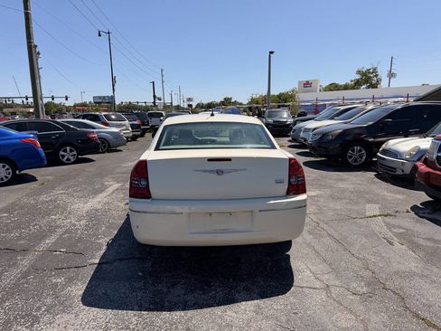 Used 2008 Chrysler 300 Touring RWD image 5