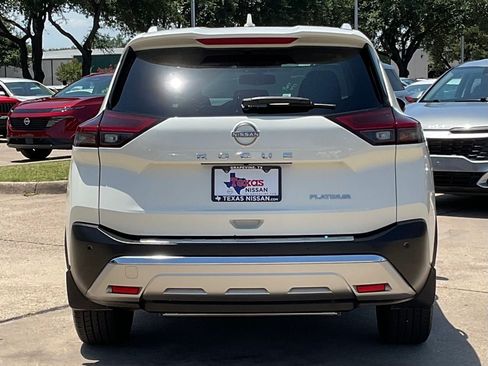 Used 2023 Nissan Rogue Platinum FWD image 6