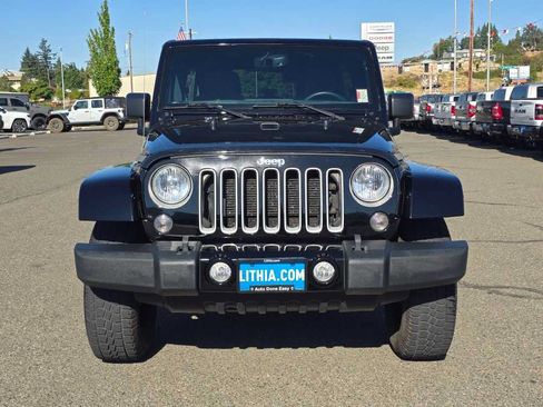 Used 2018 Jeep Wrangler Unlimited Sahara AWD/4WD image 9