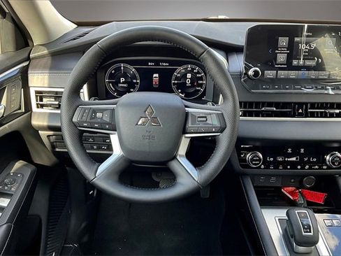 New 2025 Mitsubishi Outlander SEL image 8