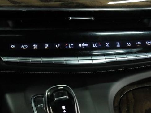 Used 2022 Cadillac Escalade ESV Sport Platinum AWD/4WD image 19