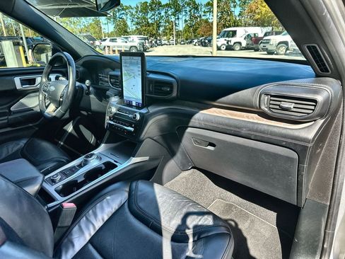 Used 2020 Ford Explorer Platinum w/ Premium Technology Package image 29