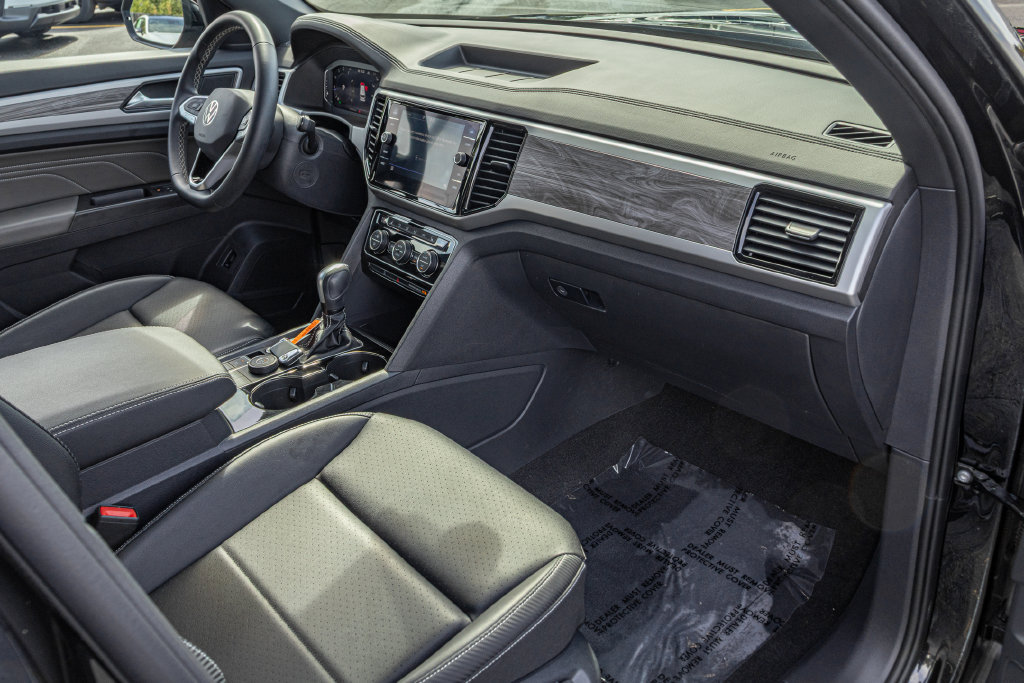 Certified 2023 Volkswagen Atlas Cross Sport SE w/ Panoramic Sunroof Package AWD/4WD image 31