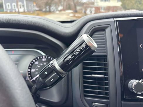 Used 2023 Nissan Titan SV w/ SV Convenience Package image 19