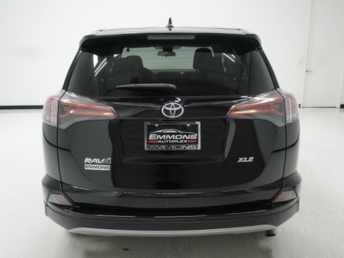 Used 2018 Toyota RAV4 XLE FWD image 5