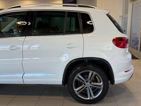 Used 2017 Volkswagen Tiguan Sport AWD/4WD image 9