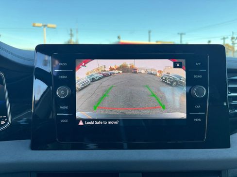 Used 2025 Volkswagen Jetta SE image 17